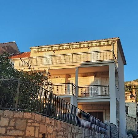 Apartments Villa Beba Komiza Luaran gambar