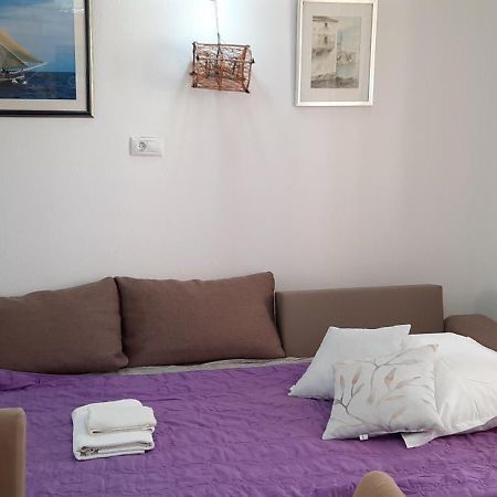 Apartments Villa Beba Komiza Luaran gambar