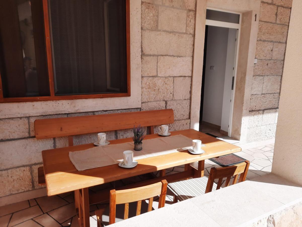 Apartments Villa Beba Komiza Luaran gambar