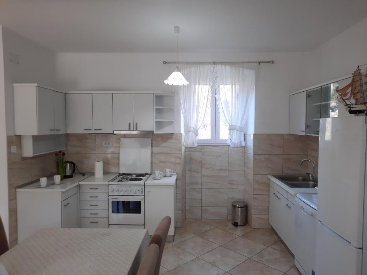 Apartments Villa Beba Komiza Luaran gambar