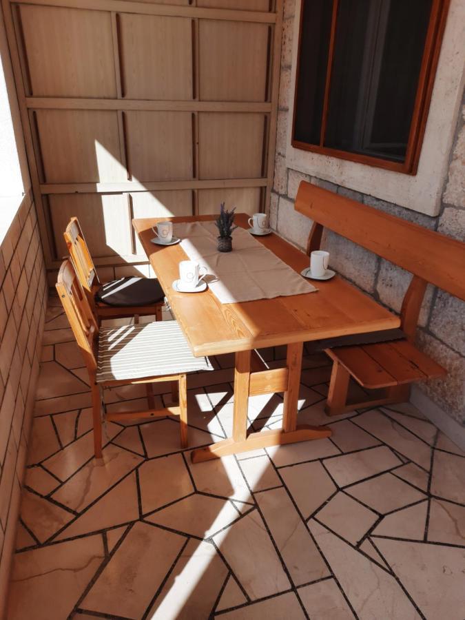 Apartments Villa Beba Komiza Luaran gambar