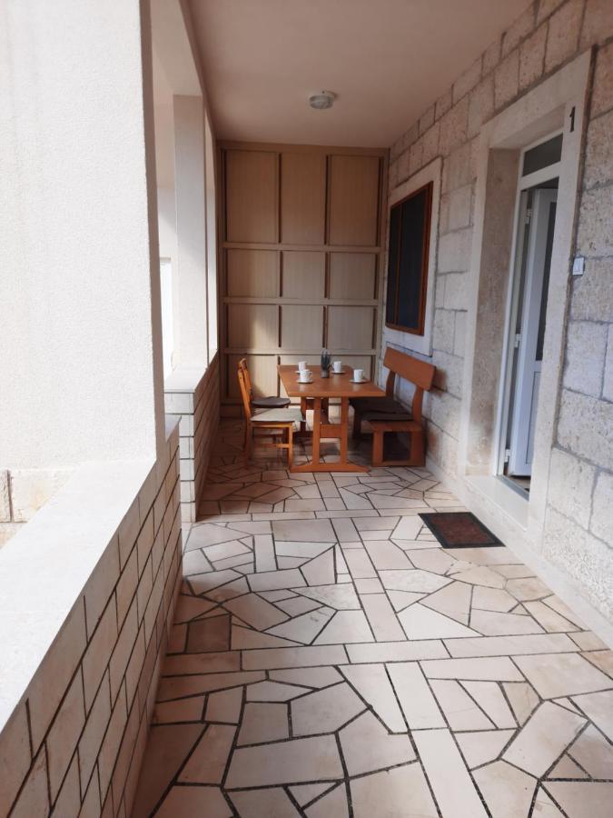 Apartments Villa Beba Komiza Luaran gambar