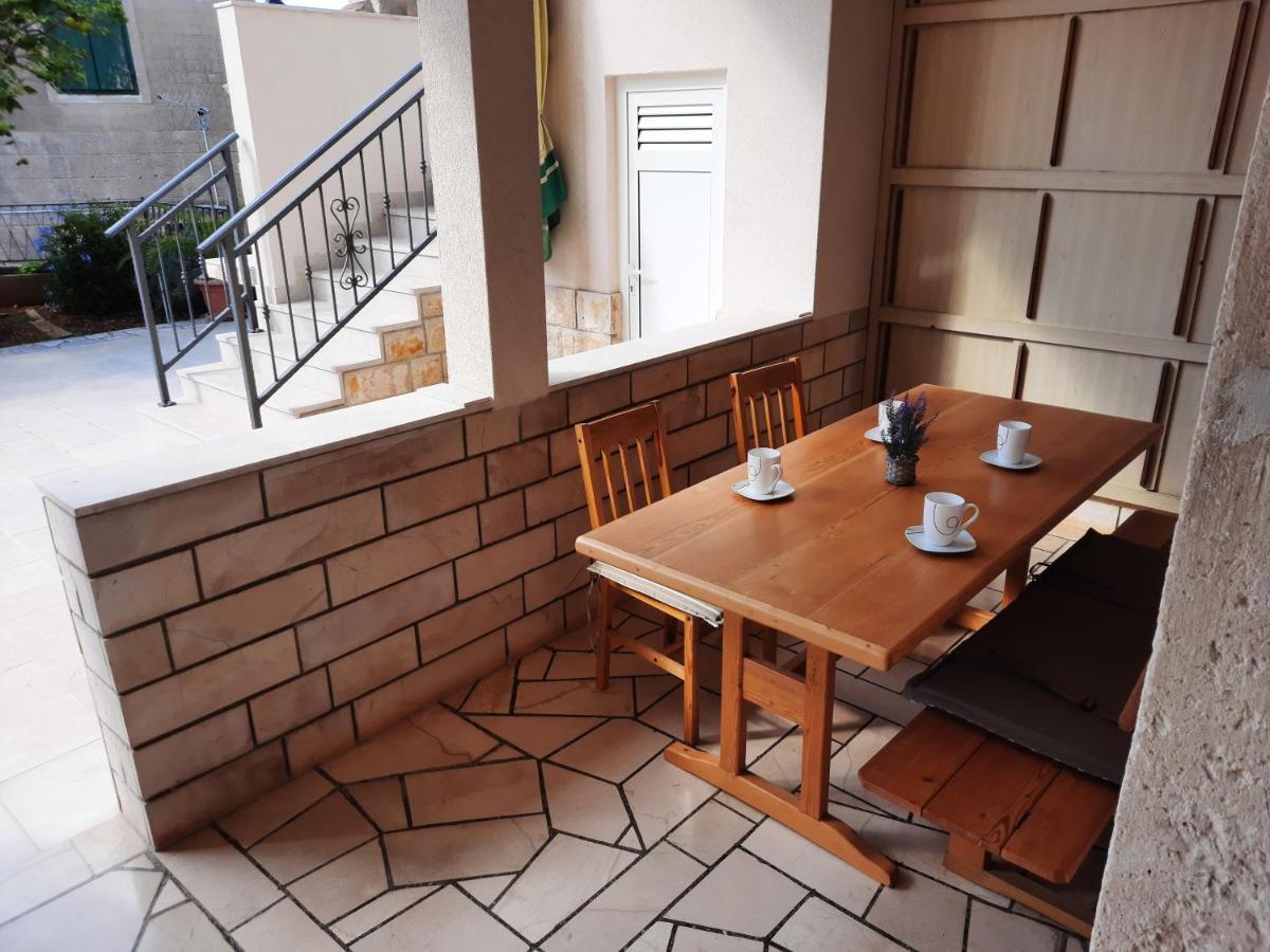 Apartments Villa Beba Komiza Luaran gambar
