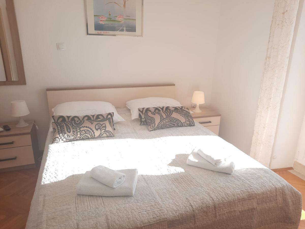 Apartments Villa Beba Komiza Luaran gambar