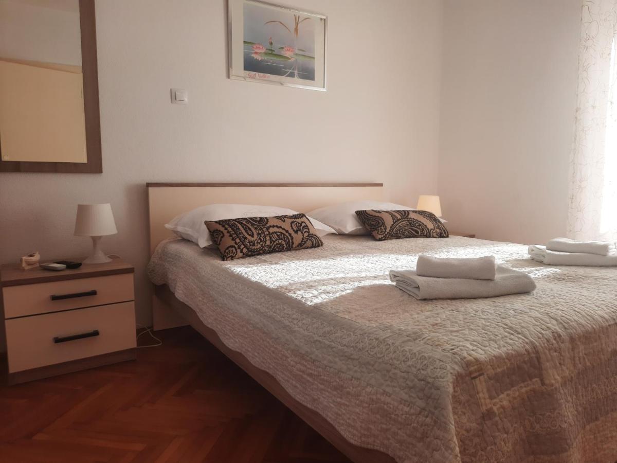 Apartments Villa Beba Komiza Luaran gambar