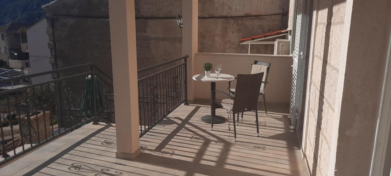 Apartments Villa Beba Komiza Luaran gambar