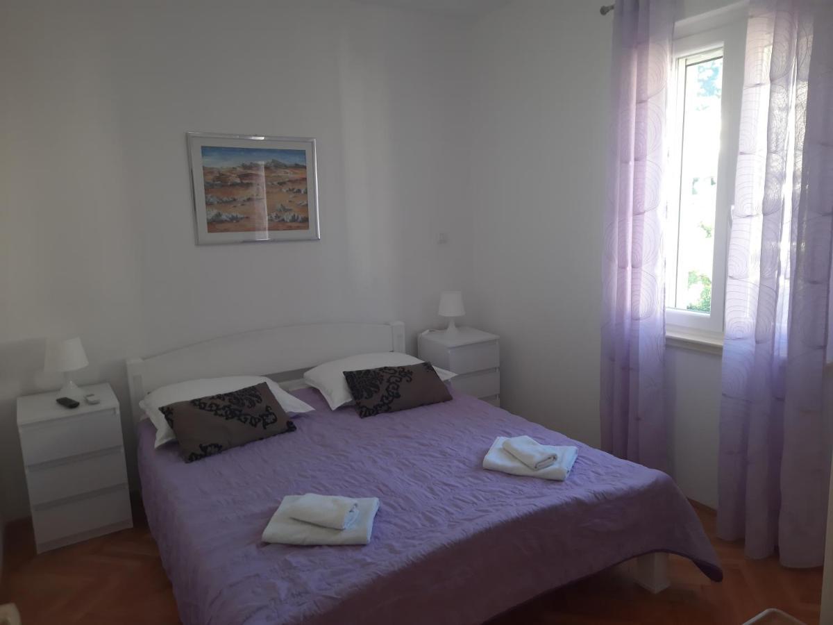 Apartments Villa Beba Komiza Luaran gambar