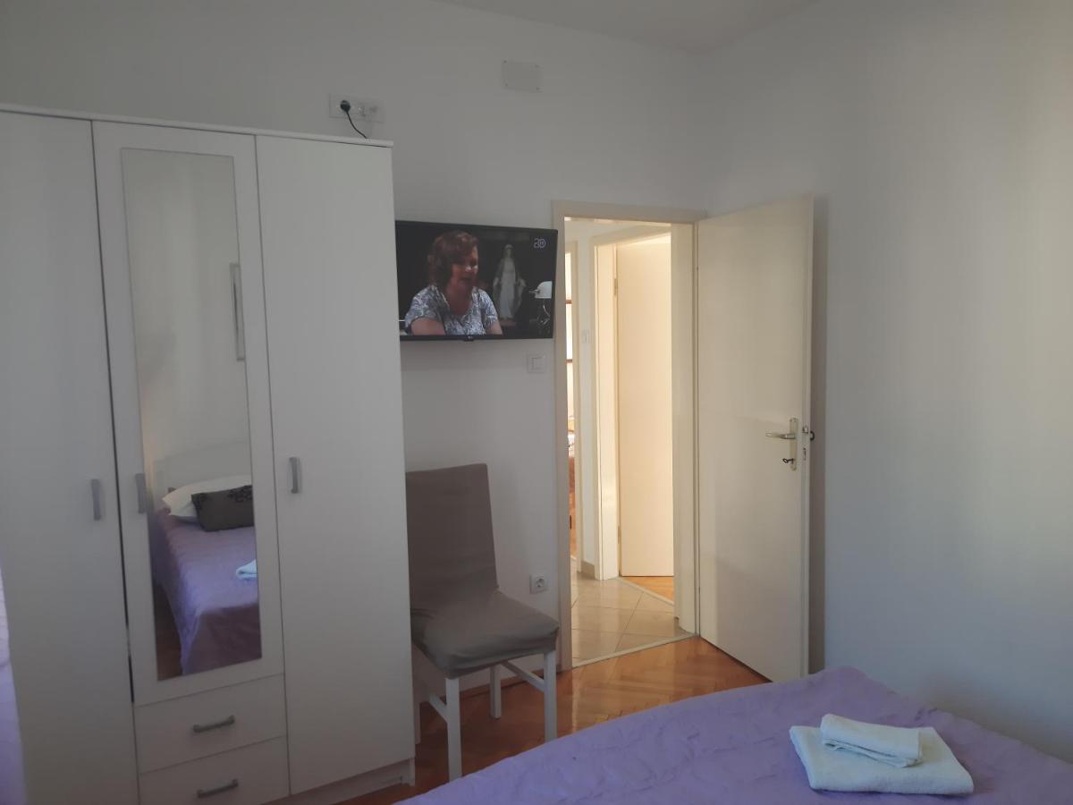 Apartments Villa Beba Komiza Luaran gambar
