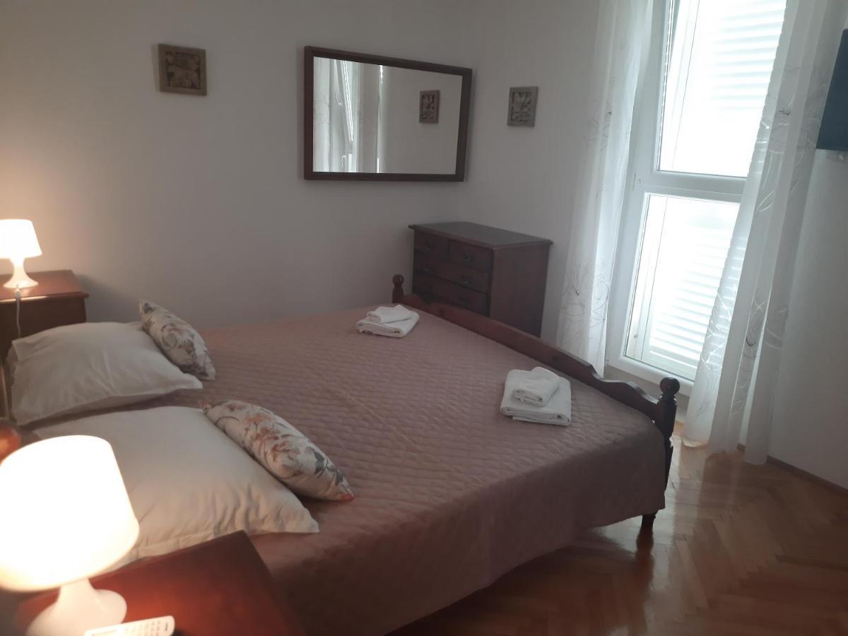 Apartments Villa Beba Komiza Luaran gambar