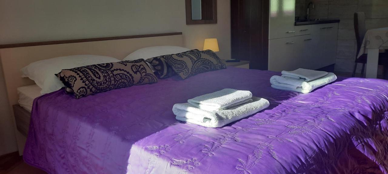 Apartments Villa Beba Komiza Luaran gambar